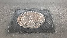 &Scaron;ulinių dangčiai Kauno Vaidoto gatvėje