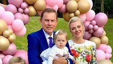 Rasa ir Rimandas Stoniai pakrik&scaron;tijo dukrą