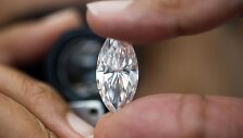 14.84 karatų deimantas, kurio vertė - 2,5 mln. JAV dolerių (Ramat Gano deimantų birža, Izraelis)