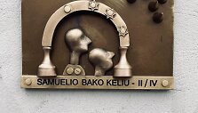 Romauldo Inčirausko meninis ženklas Moniuškos skvere