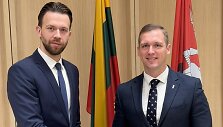 Vilniaus rajono meras Robertas Duchnevičius (de&scaron;inėje) administracijos direktoriumi paskyrė Vytautą Vansavičių