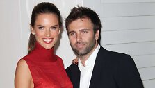 Alessandra Ambrosio su sužadėtiniu Jamie Mazuru