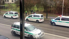 Nužudymu įtariama moteris sulaikoma policijos pareigūnų