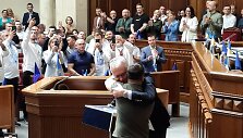 G.Nausėda įteikė auk&scaron;čiausią Lietuvos valstybės apdovanojimą V.Zelenskiui