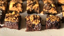 Bananinis &scaron;okoladainis su rie&scaron;utų sviestu