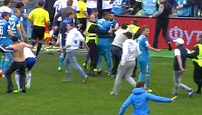 Sankt Peterburgo &bdquo;Zenit&ldquo; sirgaliai sukėlė neramumus stadione