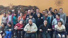 Kauno neįgaliojo jaunimo centro nariai ir Lietuvos Muaythai Sąjungos generalinis sekretorius Nerijus Luk&scaron;as ir sporto klubo &bdquo;Titanas&ldquo; prezidentas Marius Misiūnas