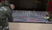 Vilniaus teritorinės muitinės pareigūnai penktadienį Medininkų kelio poste sulaikė didelę baltarusi&scaron;kų cigarečių kontrabandą.