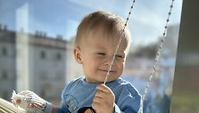 1,5 metų Adomas serga akies vėžiu, kuris Lietuvoje negydomas