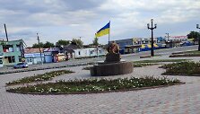 Socialiniuose tinkluose buvo paskelbta paminklo Tarasui &Scaron;evčenkai Balaklijoje, ant kurio i&scaron;kelta Ukrainos vėliava, nuotrauka