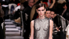 &bdquo;Christian Dior Haute Couture&ldquo; 2018 m. pavasario ir vasaros kolekcijos modelis