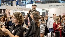 Gary France. Akimirkos i&scaron; &bdquo;label.m&ldquo; kolekcijos &bdquo;Catwalk culture&ldquo; pristatymo parodoje &bdquo;Pelenė&ldquo;