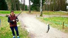 Basiras sugavo žuvį &bdquo;Tony Resort&ldquo; parke