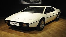 Sportinis automobilis &bdquo;Lotus Esprit&ldquo; siejamas net su Džeimso Bondo nuotykiais