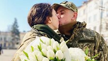 Susituokę karo metu ukrainiečiai gynėjai