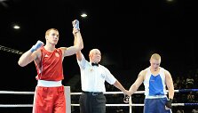 Pergale čempionatą pradėjo vilnietis Tadas Tama&scaron;auskas, kvalifikacijoje svorio kategorijos iki 91 kg nugalėjęs suomį Tomį Honką