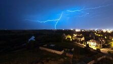 Praūžusios audros atne&scaron;ė pelno žaibolaidžius įrengiančioms įmonėms &ndash; užsakymų kai kur padaugėjo trečdaliu.