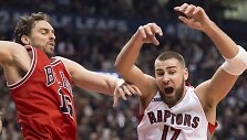 Jonas Valančiūnas ir &bdquo;Bulls&ldquo; vidurio puolėjas Pau Gasolis