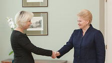 Dalia Grybauskaitė ir Diana Korsakaitė (kairėje)