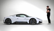 &bdquo;Maserati MC20&ldquo; su savo dizaineriu Klausu Busseu