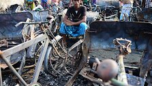 Banglade&scaron;o sostinės Dakos lū&scaron;nyno gyventojai gedi gaisro aukų