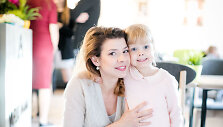 Karolina Liukaitytė su dukra Lukrecija