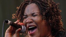 Bliuzo atlikėja Nora Jean Bruso
