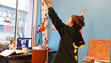 Naujame spektaklyje pakviesti vaidinti vaikai. Jie buvo neseniai pradėję lankyti teatro studiją