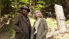 Rhysas Ifansas ir Jennifer Lawrence filme &bdquo;Serena&ldquo;