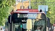 Troleibusas su Silvestro Belt dainos pavadinimu "Luktelk"