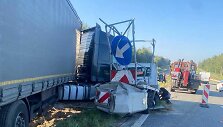 Lietuvis vilkiko vairuotojas nepastebėjo kelininkų ma&scaron;inos