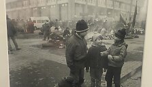 R.Požerskio fotografija i&scaron; Sausio 13-osios įvykių. Berniukai