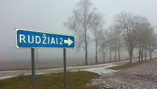 Rajoninio kelio Lančiūnava&ndash;Rudžiai atkarpą buvo žadėta sutvarkyti dar &scaron;iemet, tačiau darbai buvo atidėti