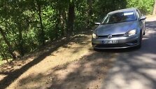 &bdquo;CityBee&ldquo; priklausantis &bdquo;Volkswagen&ldquo; važinėjo Panemunės &scaron;ilo pėsčiųjų takais