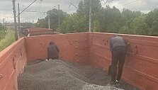Nelegalias cigaretes slėpė traukinyje po skalda