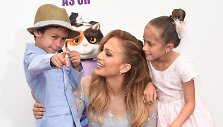 Jennifer Lopez su vaikais Maxu ir Emme