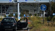 Kulkų suvarpytas automobilis prie Donecko oro uosto