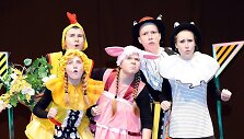 Plungės kultūros centro vaikų ir jaunimo teatras SAULA. Spektaklis KATĖS NAMAI