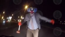 Klounas su tualeto pompa