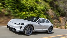 &bdquo;Porsche Mission E Cross Turismo&ldquo; i&scaron;riedės į gatves