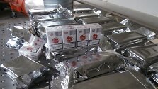 Ramoni&scaron;kių kelio poste sulaikytos benzine skendėjusios kontrabandinės cigaretės