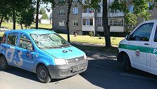 Neblaivus vairuotojas tarnybiniu G4S automobiliu Tauragėje partrenkė vyrą