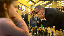 Garis Kasparovas susirėmė su a&scaron;tuoniais jaunaisiais Lietuvos &scaron;achmatininkais