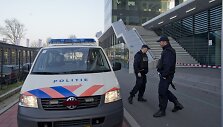 Ties &scaron;vietimo įstaigomis budi nyderlandų policija.
