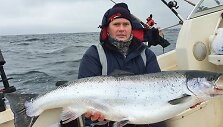 Andrej Fokin ir jo Baltijos jūroje sugauta 15 kg la&scaron;i&scaron;a