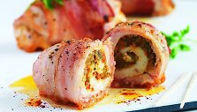 Vi&scaron;tienos suktinukai su aitriųjų paprikų CHIPOTLE ir pesto padažo įdaru