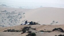 Egipto saugumo pajėgų pareigūnai užsiėmę pozicijas prie&scaron; reidą Sinajuje.