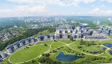 &Scaron;iandien gyvenvietę su patogia infrastruktūra ir žaliuojančiu parku drąsiai vadiname populiaria ir vertinama pirkėjų.