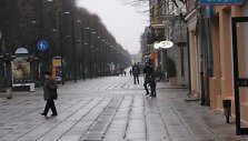 Lietingas &scaron;e&scaron;tadienis Laisvės alėjoje