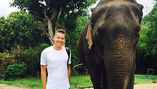 Rimvydas &Scaron;irvinskas-Makalius Tailando dramblių prieglaudoje &bdquo;Chiang Mai&ldquo;